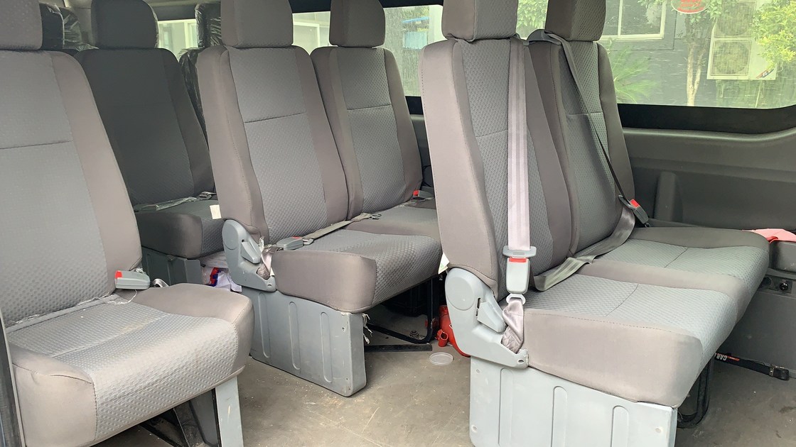2+1 Layout Hiace Bus Sitze Durbale Hohe Verschleißfestigkeit für engen Körper