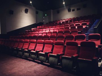 Kundenspezifisches bequeme Handelstheater-halten die setzende Aluminiumlegierungs-Struktur instand